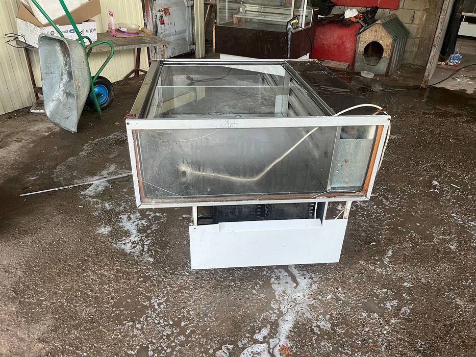 Продам витринный холодильник