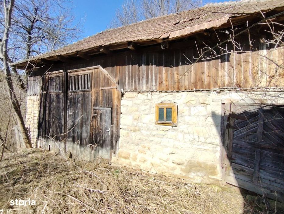 Refugiu autentic aproape de Cluj – 2.946 mp teren, parau, natura si