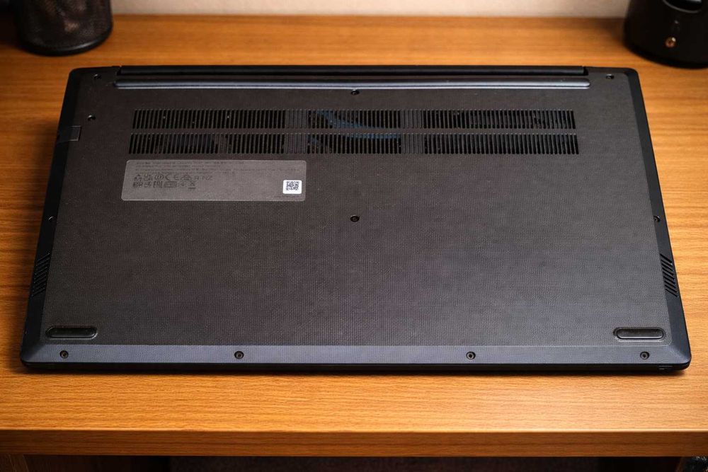 Продавам Lenovo IdeaPad V15 G3 IAP/i5-1235U/16GB RAM/512GB NVMe + 1TB SATA3