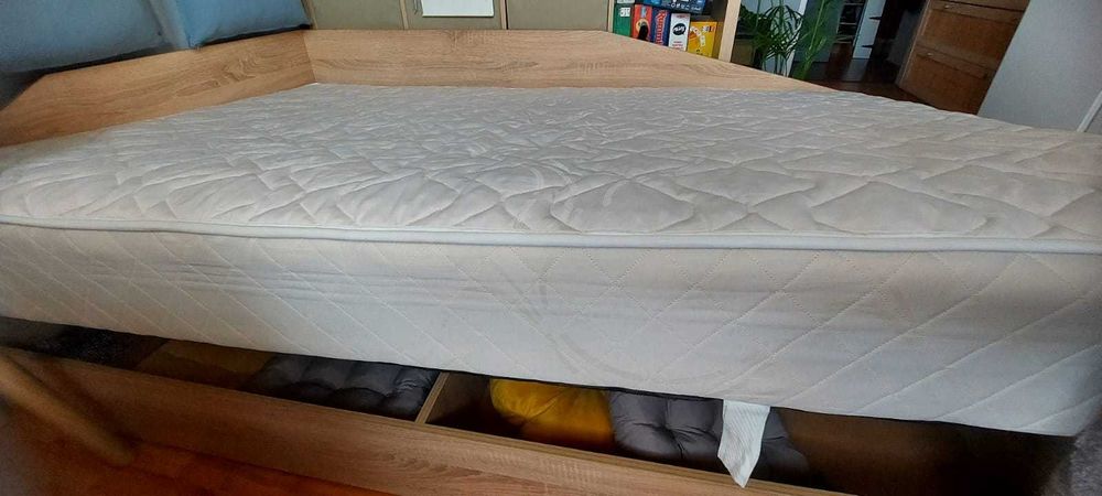 Pat 120x190 cm, cu loc de depozitare generos