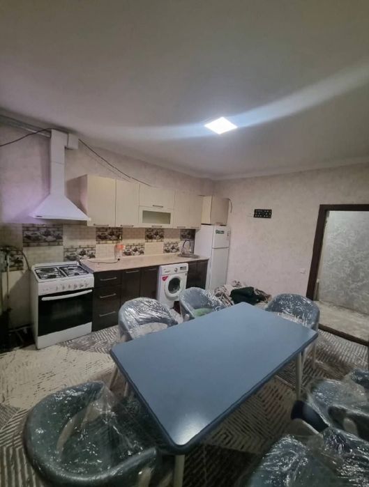 Жихозлари билан 2 хонали тайёр кириб яшайдиган квартира