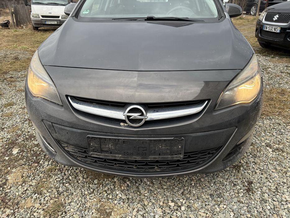 Astra j 2012 facelift -  usor avariat !