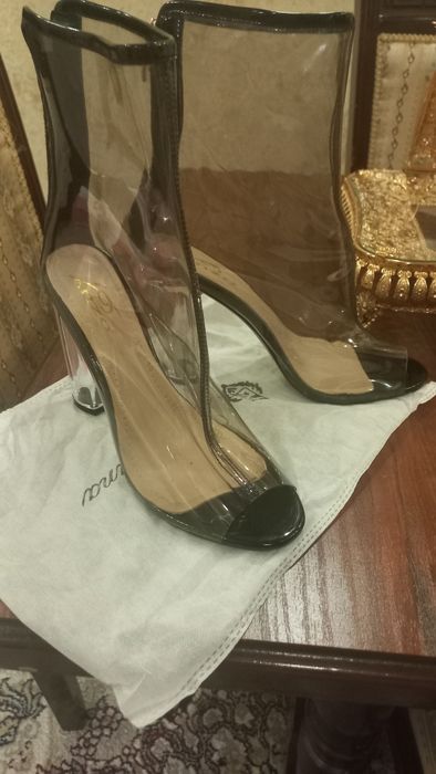 Продаётся босоножки