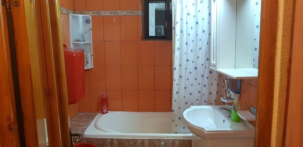 Inchiriez apartament 3 camere