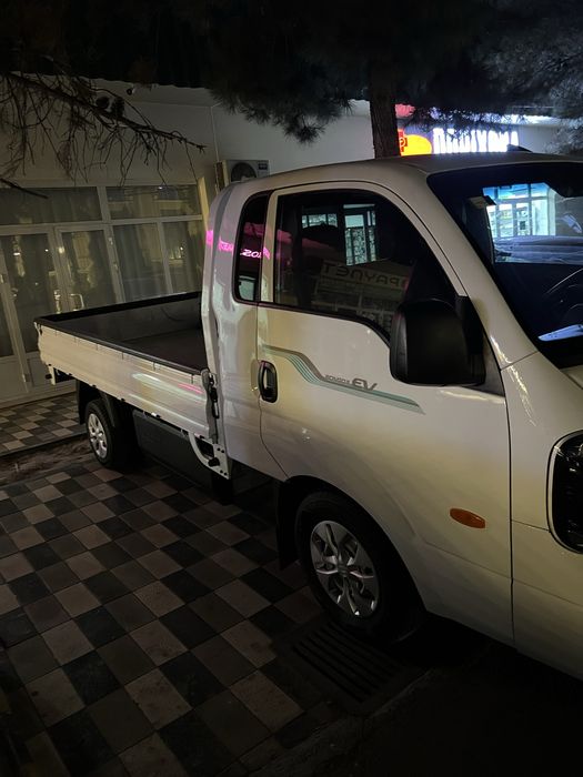 Kia bongo elektromobil probeg 30 ta kraska bolgan emkost 98%