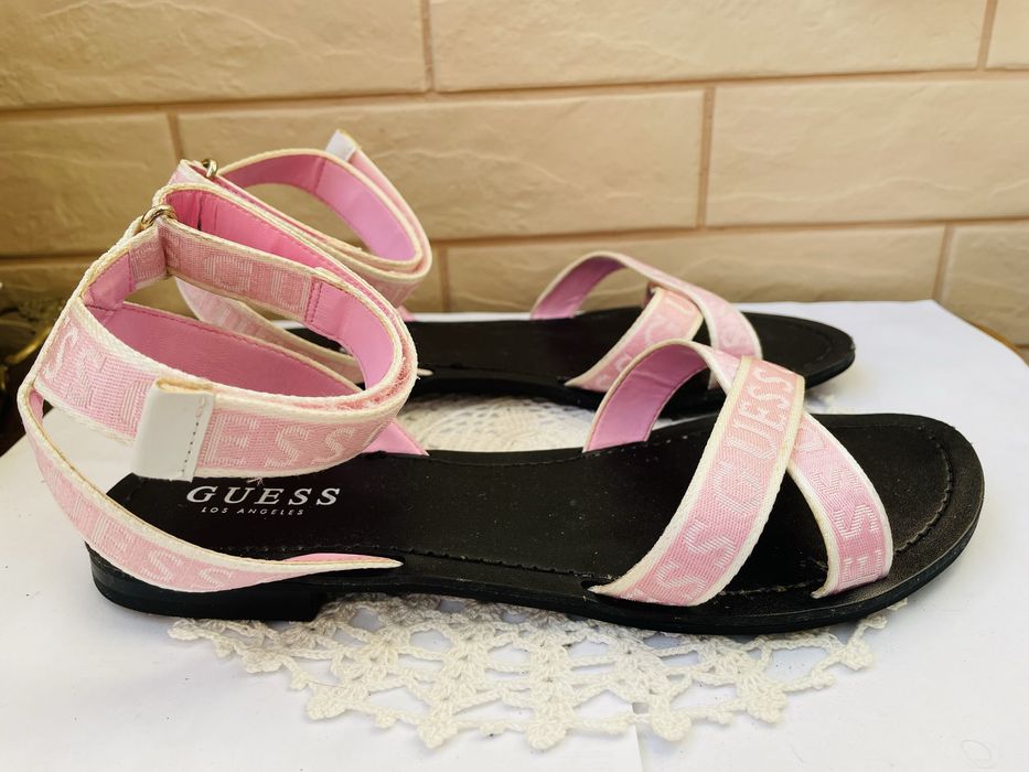 GUESS ориг. сандали от Англия