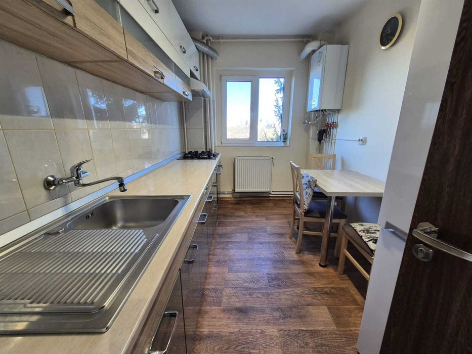 Inchiriez apartament 2 camere , Toamnei zona Centru Civic