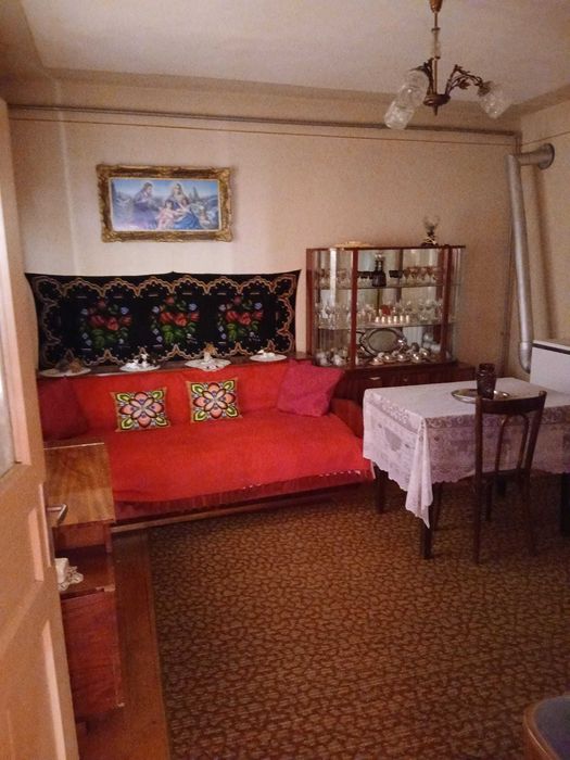 Persoana fizica vand casa la tara