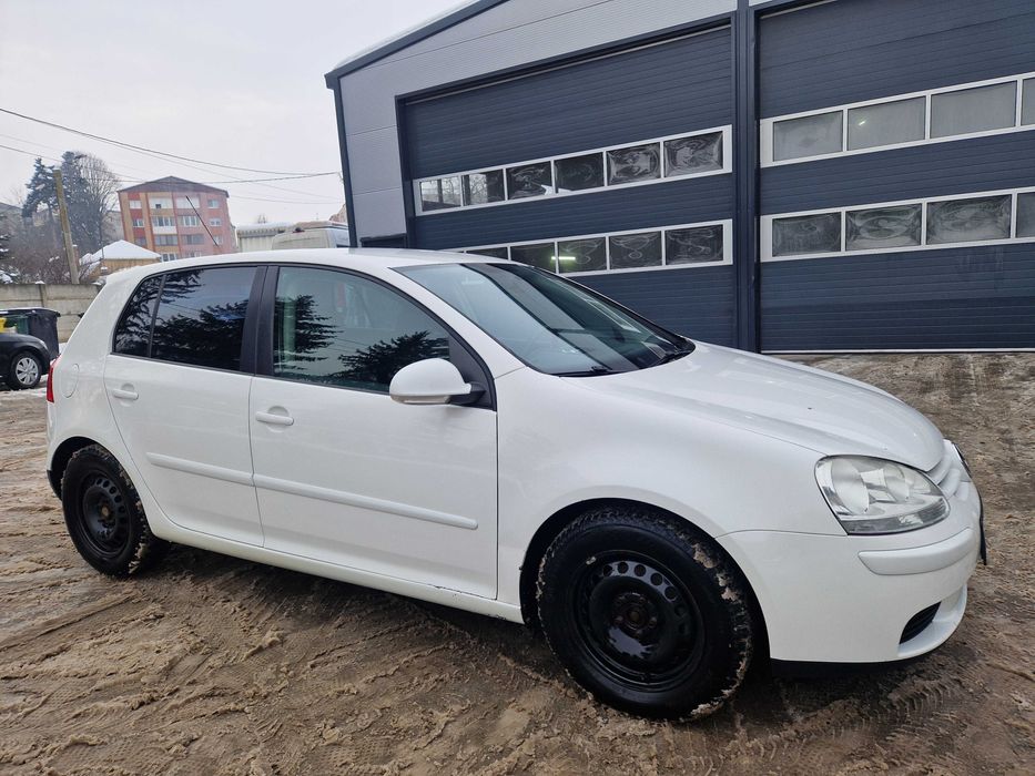 Vând Volkswagen Golf 5