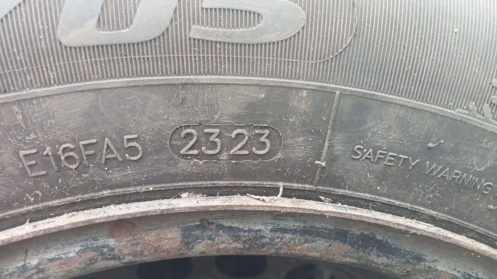 Продам 4 покрышки с дисками