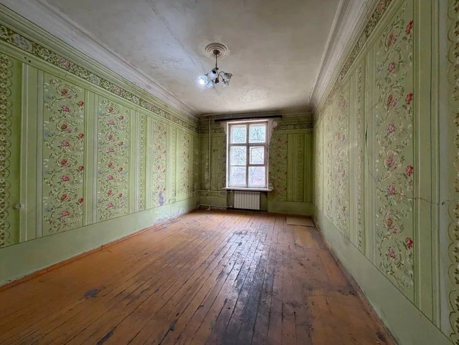 Квартира на Новомосковская 3/3/4 общ пл 75м  Высокопотолочка