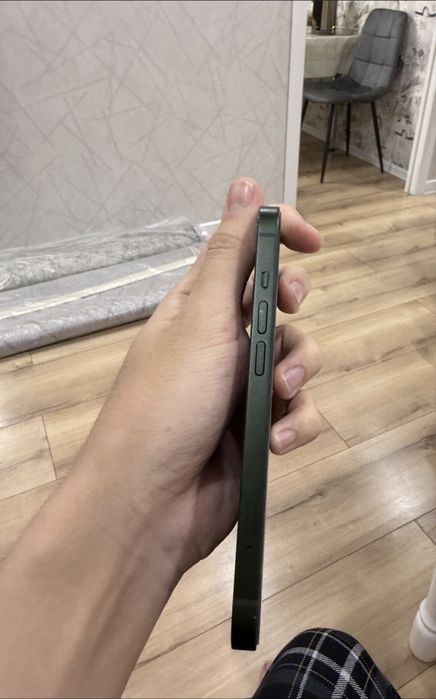 Продам IPhone 13