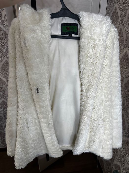 Продаю белую шубу