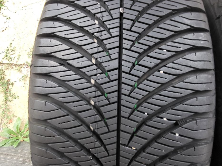 2бр 215/45/16 гудияр много запазени малко карани