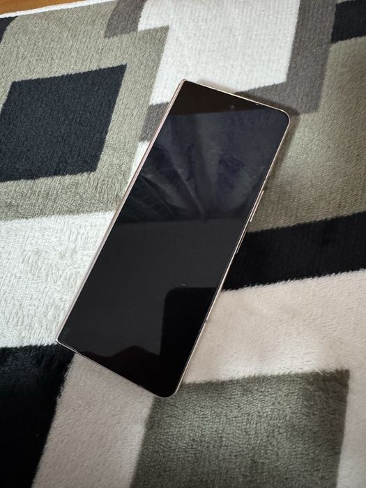 Salut scimb samsung z fold cu sistem audio cititi descrierea