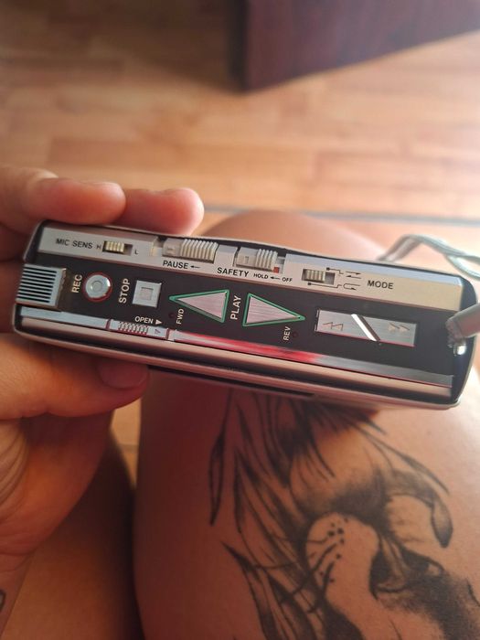 Walkman Sanyo argintiu,