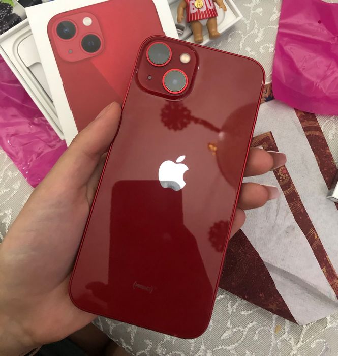 iPhone 13 червен