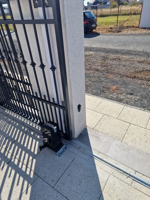 Camere, alarme, interfoane, automatizari porti