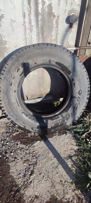 Срочно продам летние покрышки