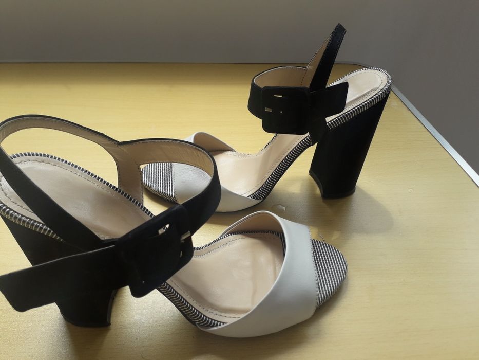 Vand sandale din piele