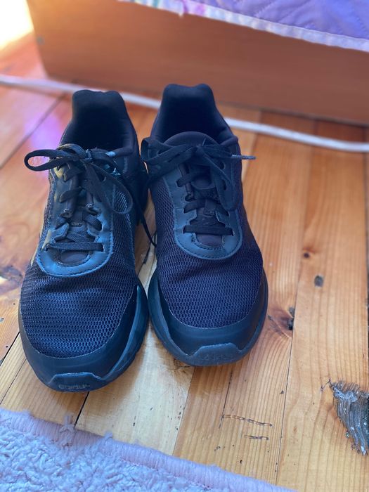 Оригинални дамски  маратонки adidas, размер 38, носени няколко пъти.