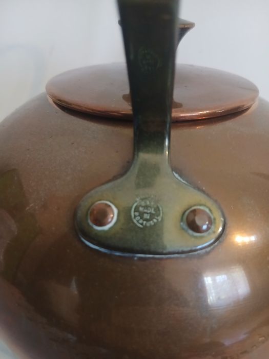Ceainic din alama,facut in Portugalia.