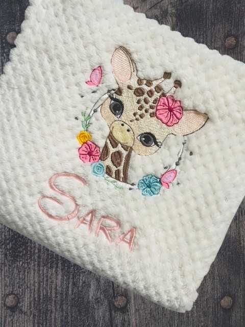 Patura brodata personalizata pentru copii cu girafa