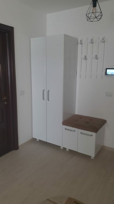 Închiriez studio