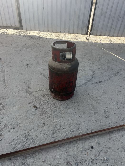 Продам два газовых баллонов