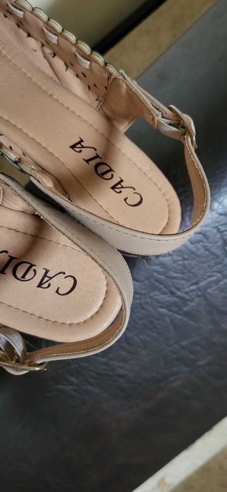 Pantofi de vara / sandale de dama din piele, dantelate si decupate