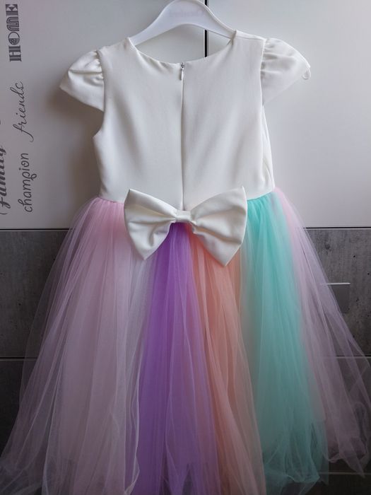 Платья на девочку на  5-6 лет