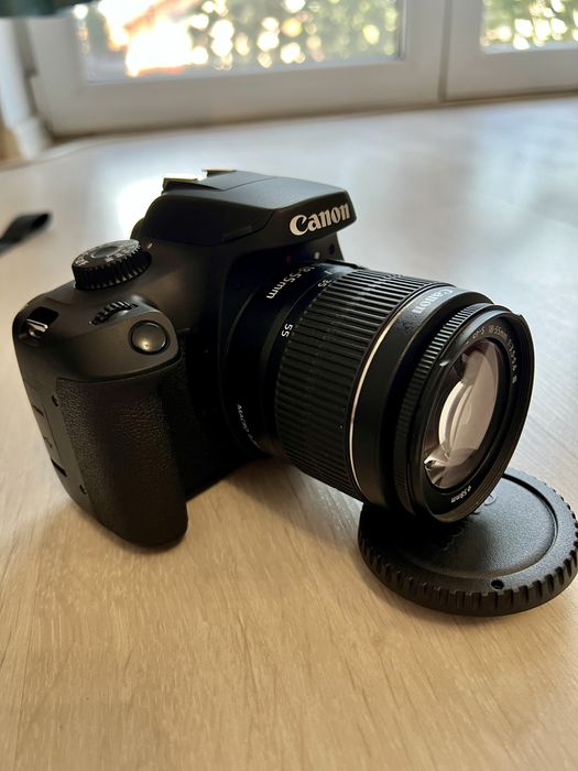 Canon EOS 4000D kit complet – ca nou + accesorii