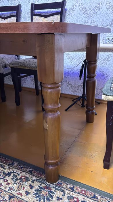 Продам стол и сулья.