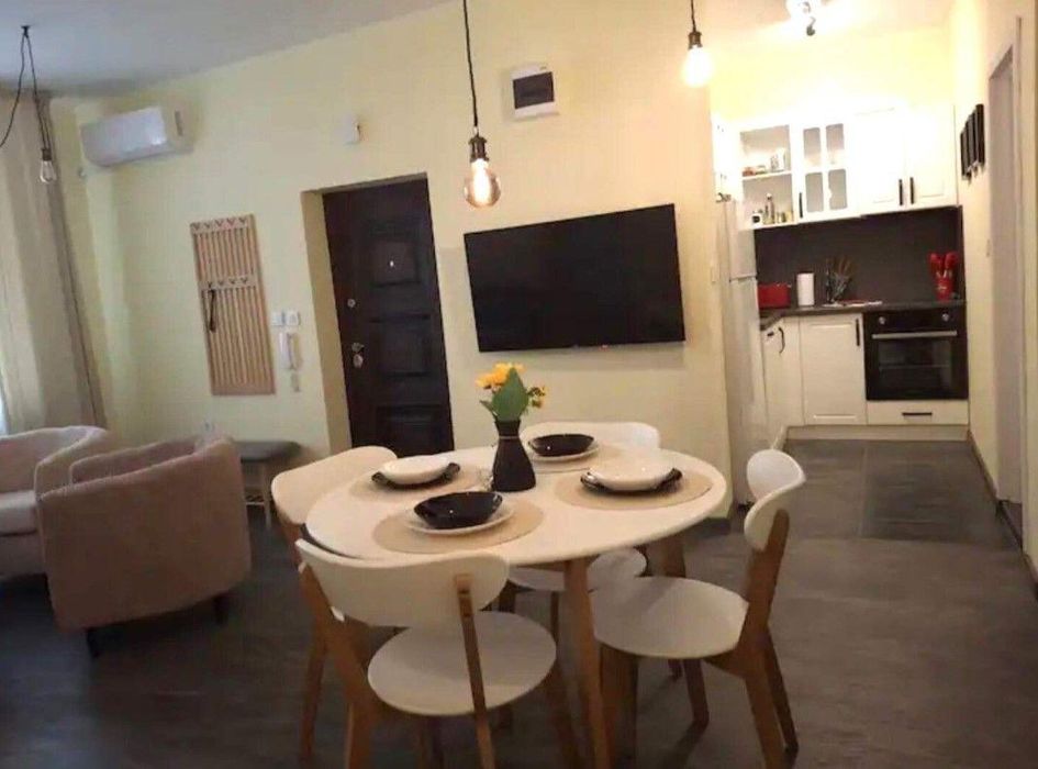 Дава се под наем Тристаен апартамент в София, Център - 89 кв.м за 797.64 € - Снимка #2