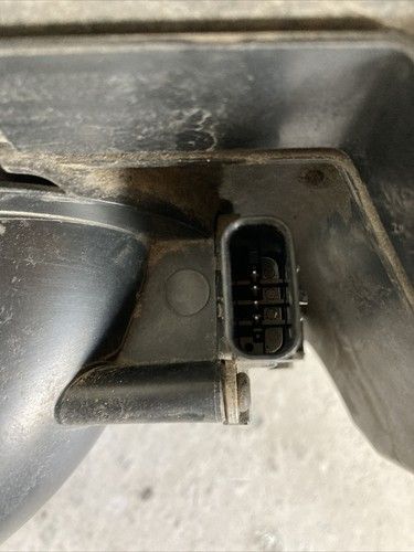 Кутия за въздушен филтър с измервател на масовия въздушен поток за Volvo S40 2.0 TDI (2009) 7689484400