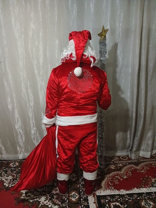 Qorbobo Santaklaus kiymi sotiladi.