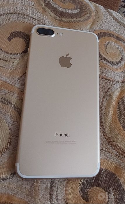 Телефон  IPhone 7 плюс