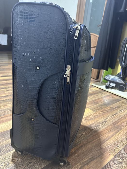 Продам чемодан большой