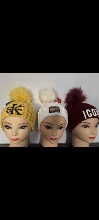 Женски шапки с пух