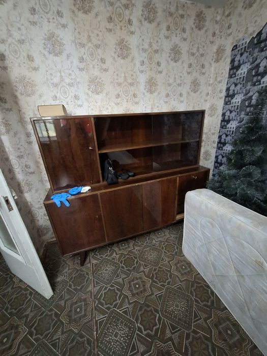 Сервант и стенка из чистого дерева (шкаф)
