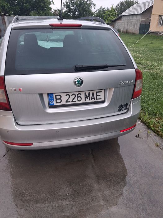 Vând skoda octavia 2 fl