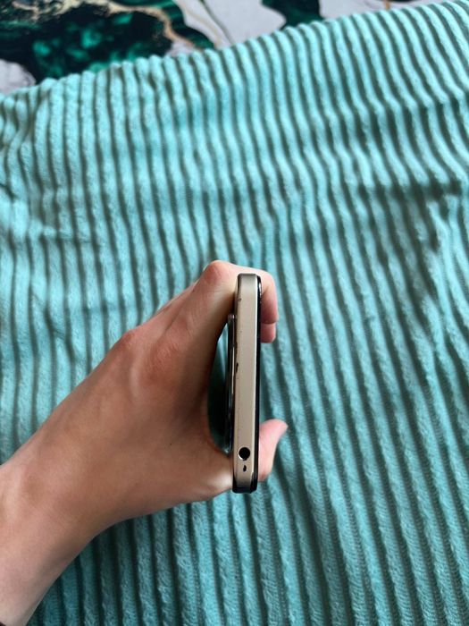 Продам телефон поко с75