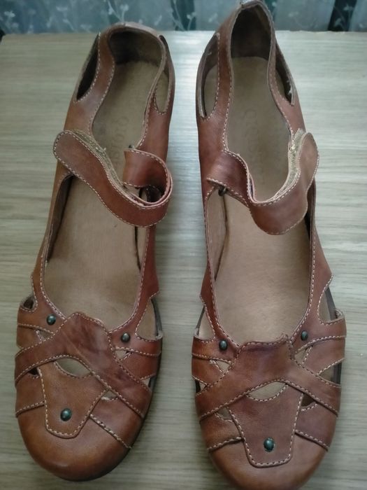 Продам женскую обувь