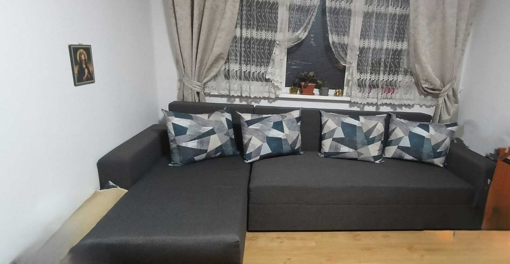 Vând canapea extensibilă 4 locuri
