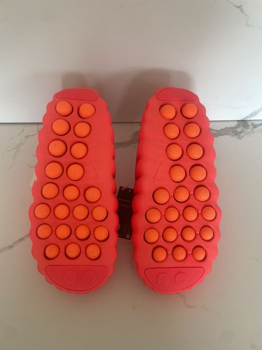 Nike mind 001 solar red