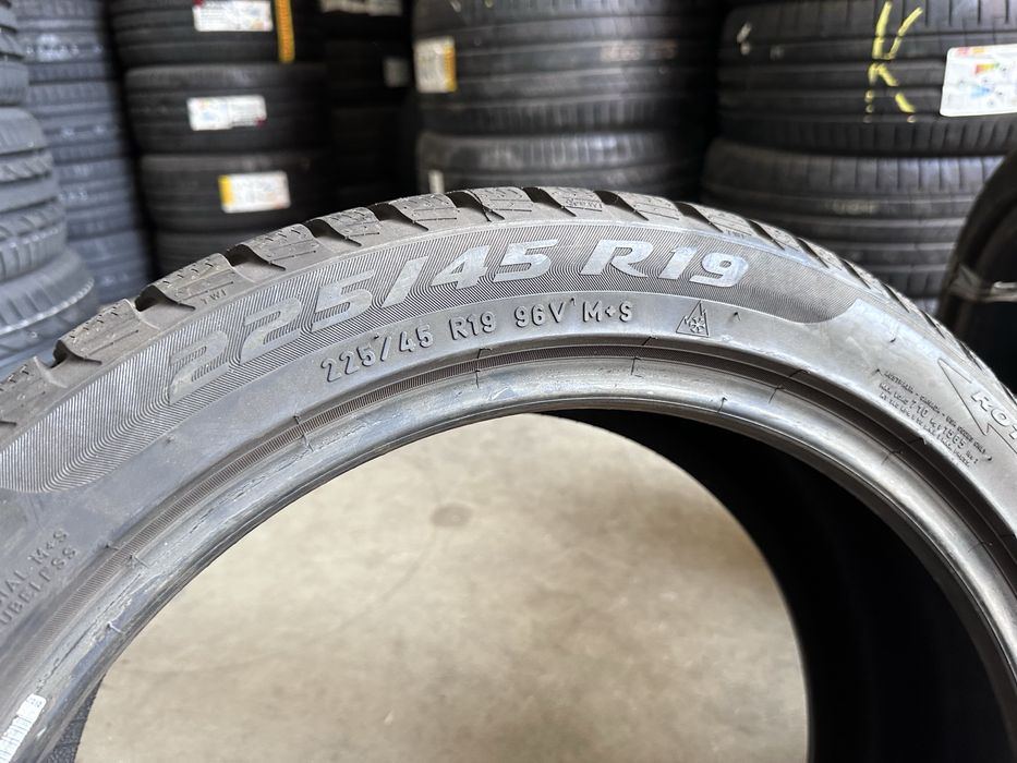 225/45/19 PIRELLI 4бр
