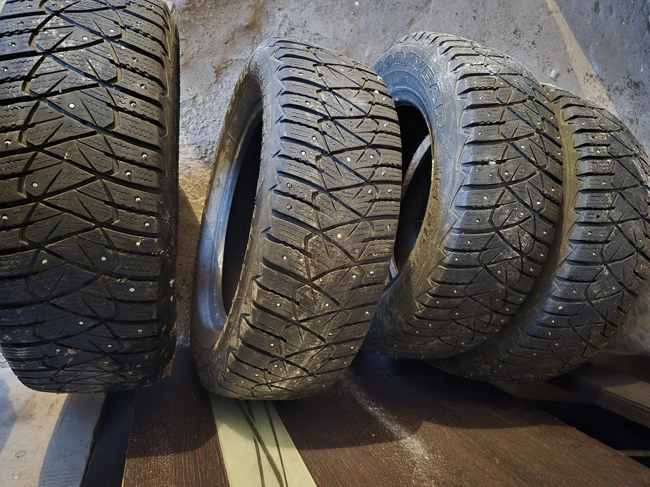 Продам шины Goodyear Ultra Grip 600
