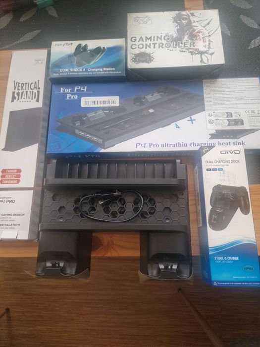Лот от аксесоари за PS4 Pro