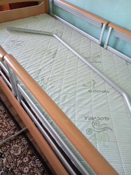 Pat medical electric Vitavia cu saltea - stare foarte buna