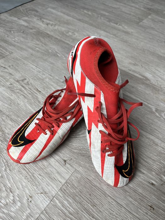 Nike mercurial..